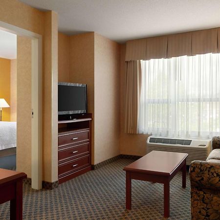 Hampton Inn & Suites By Hilton Langley-Surrey Екстер'єр фото